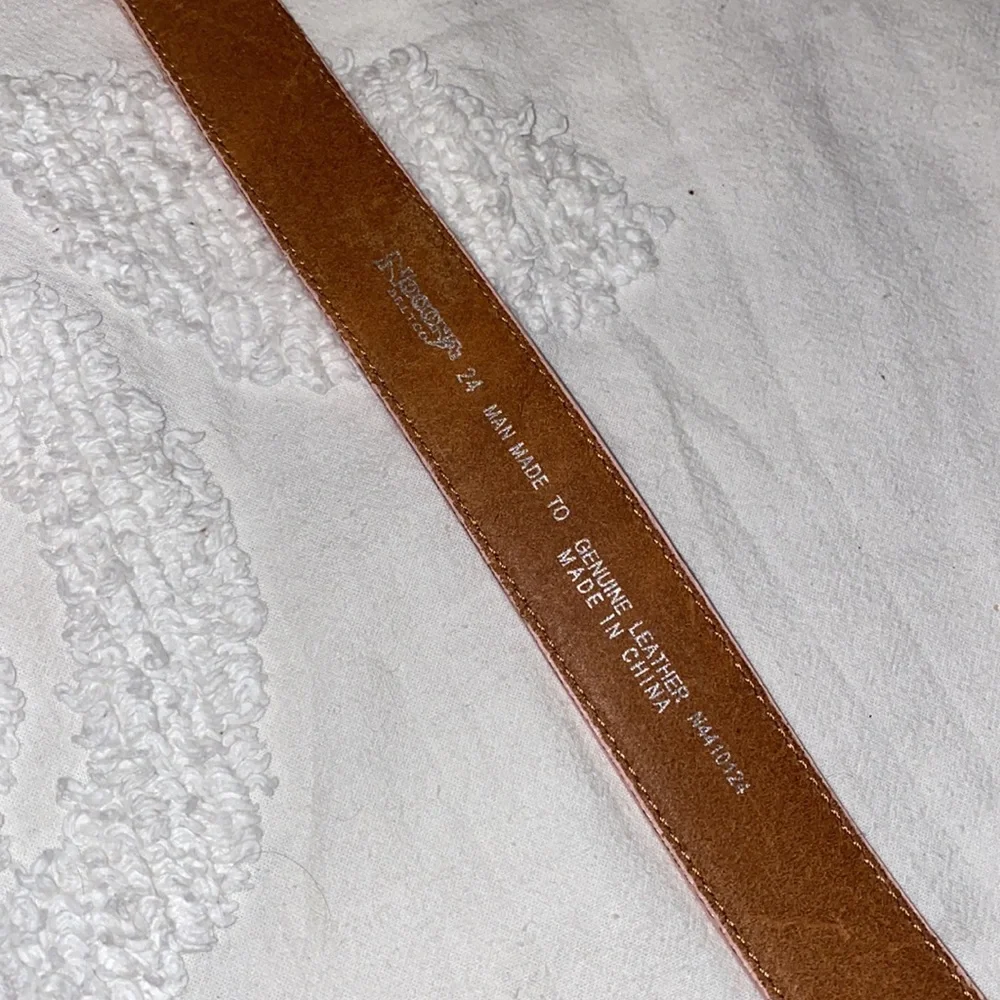 Nocona girl’s leather belt. NEW 30.5”